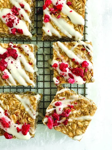 Grab-and-go peanut butter and jelly oat bars for busy school days